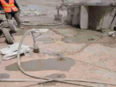 北流水泥混凝土路面板底注浆技术 路面脱空注浆整治方案