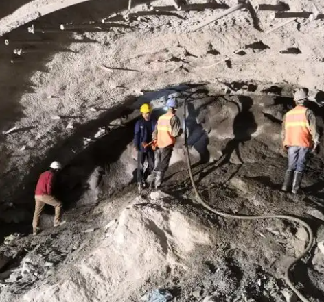 北流拱顶带模注浆料的施工流程及注意事项